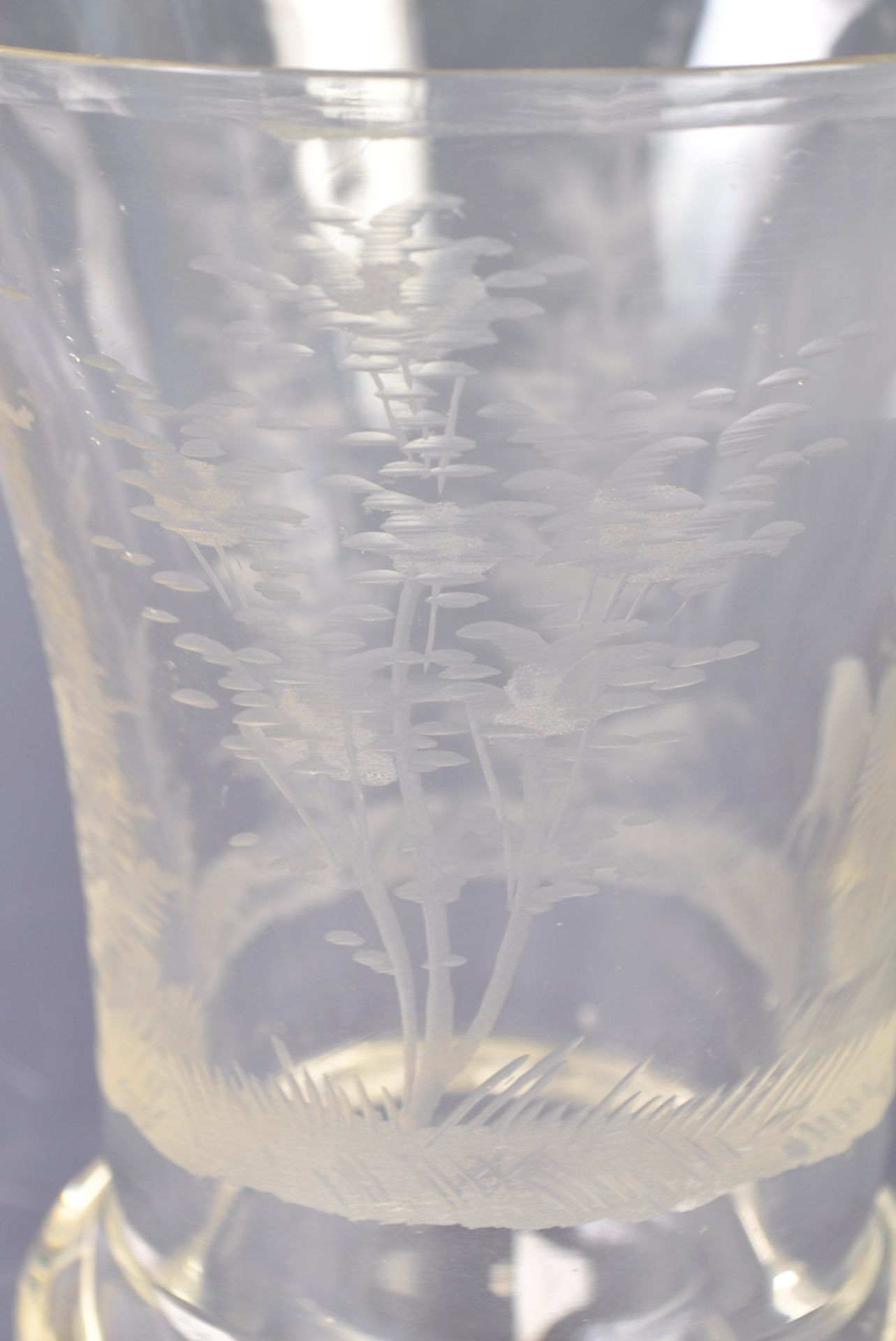 ANTIQUE 19TH CENTURY GLASS ENGRAVED DEER TUMBLER - Bild 2 aus 5