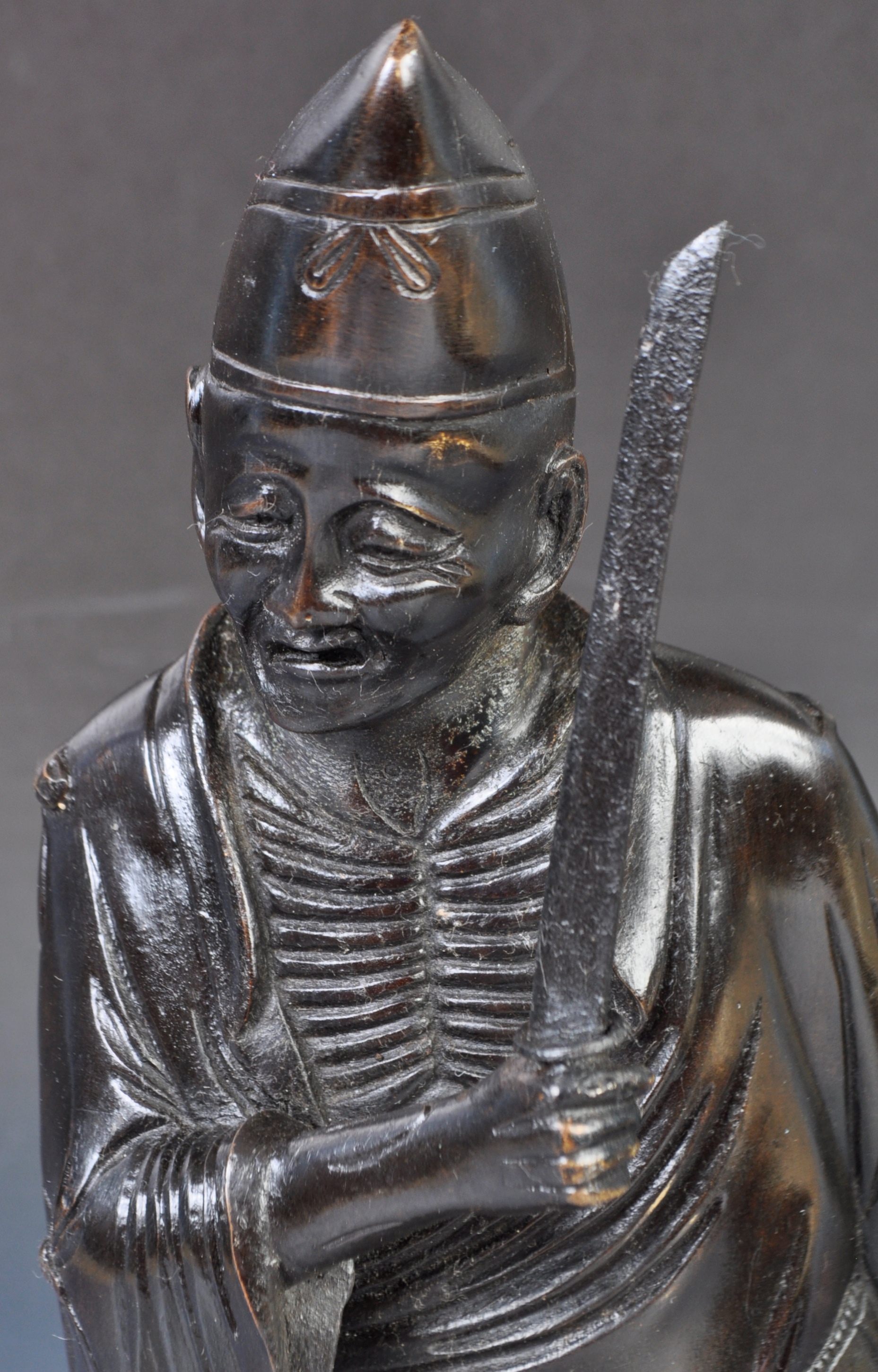 19TH CENTURY JAPANESE BRONZE FIGURE OF A KABUKI THEATRE ACTOR - Image 2 of 9