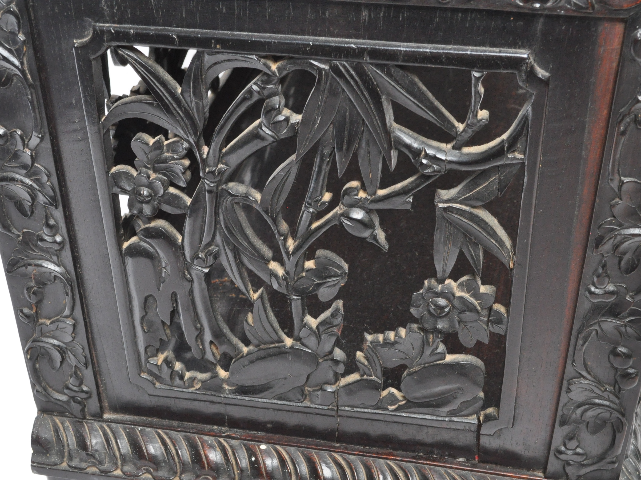 IMPRESSIVE 19TH CENTURY CHINESE CARVED HARDWOOD DISPLAY CABINET - Image 16 of 18