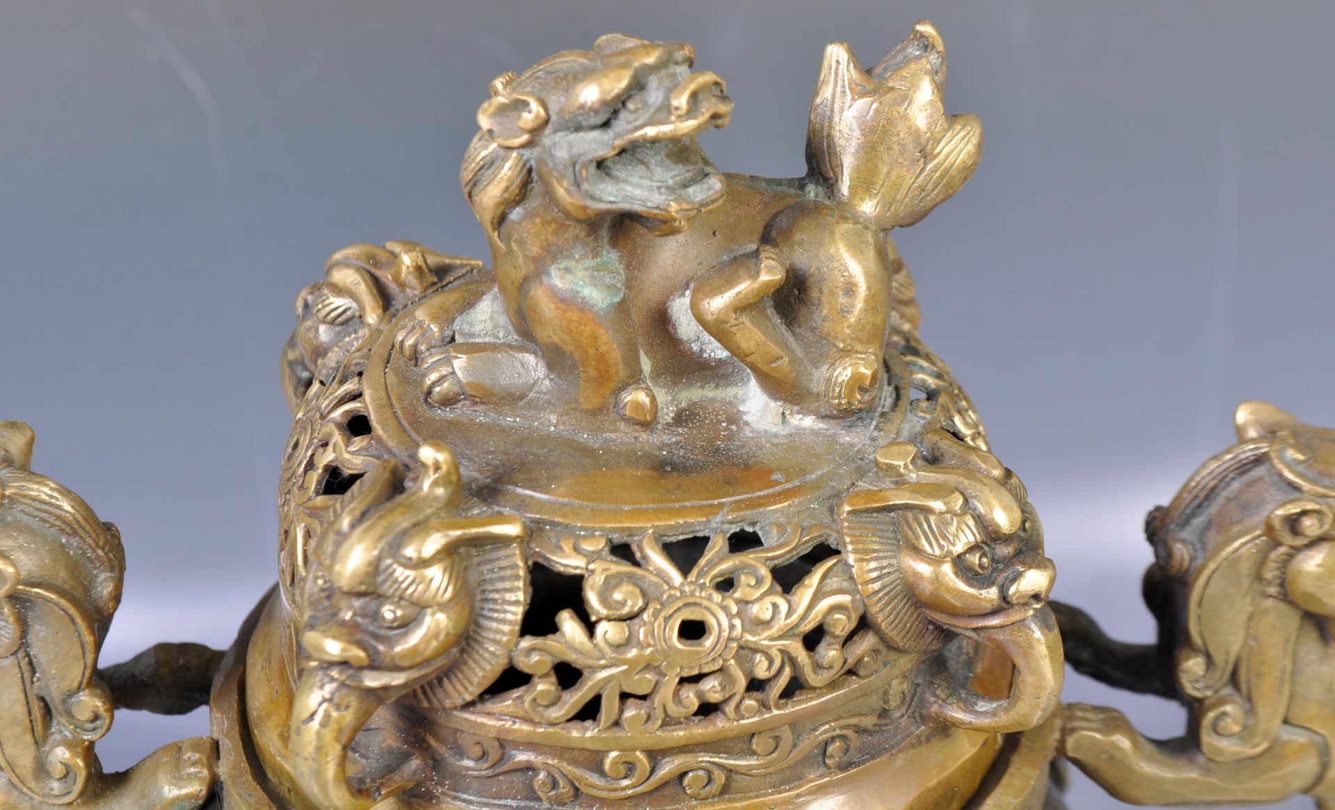 ANTIQUE CHINESE XUANDE MARK BRONZE LIDDED CENSER - Image 2 of 14