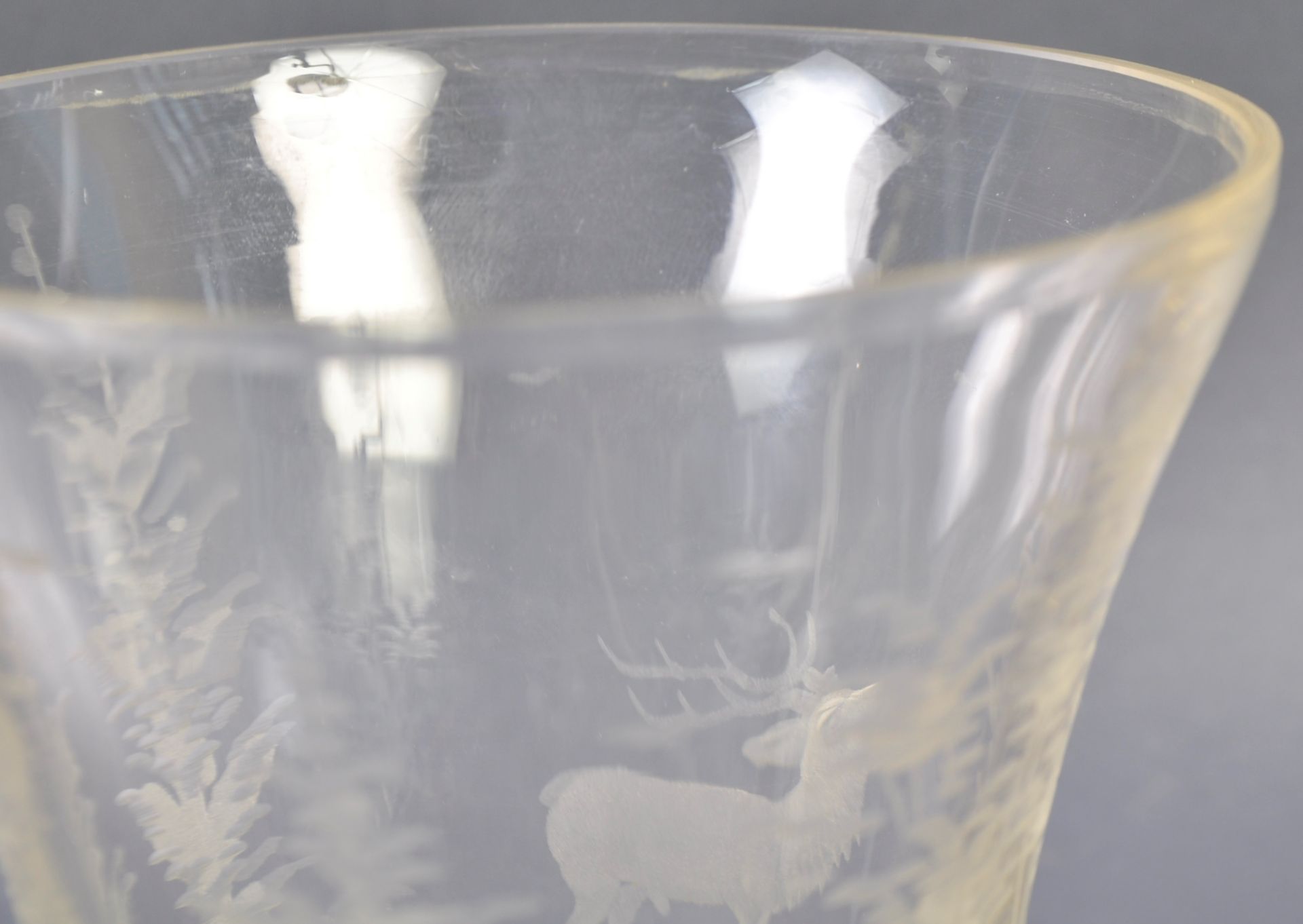 ANTIQUE 19TH CENTURY GLASS ENGRAVED DEER TUMBLER - Bild 4 aus 5
