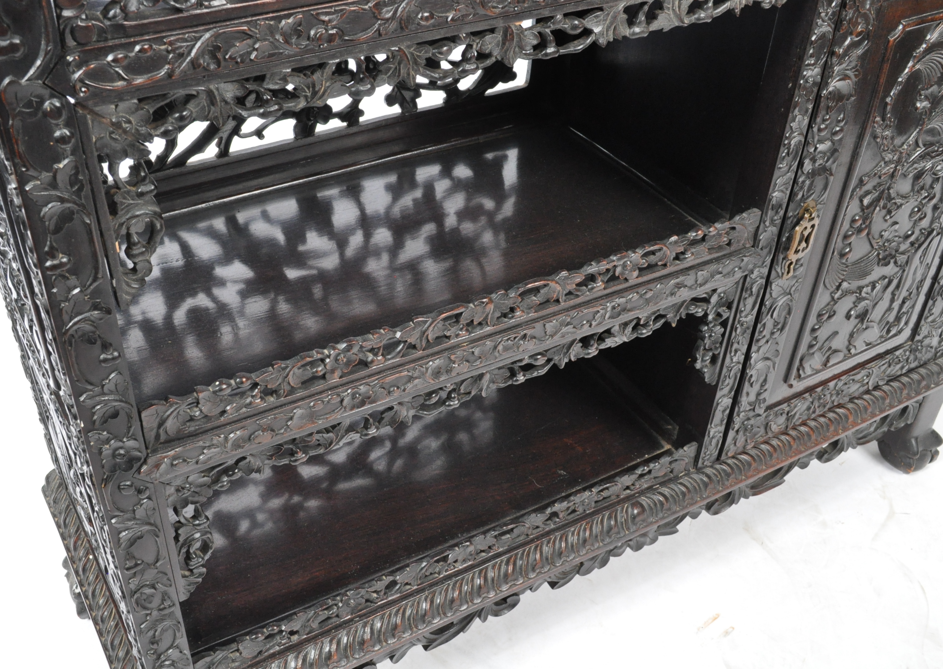 IMPRESSIVE 19TH CENTURY CHINESE CARVED HARDWOOD DISPLAY CABINET - Image 11 of 18