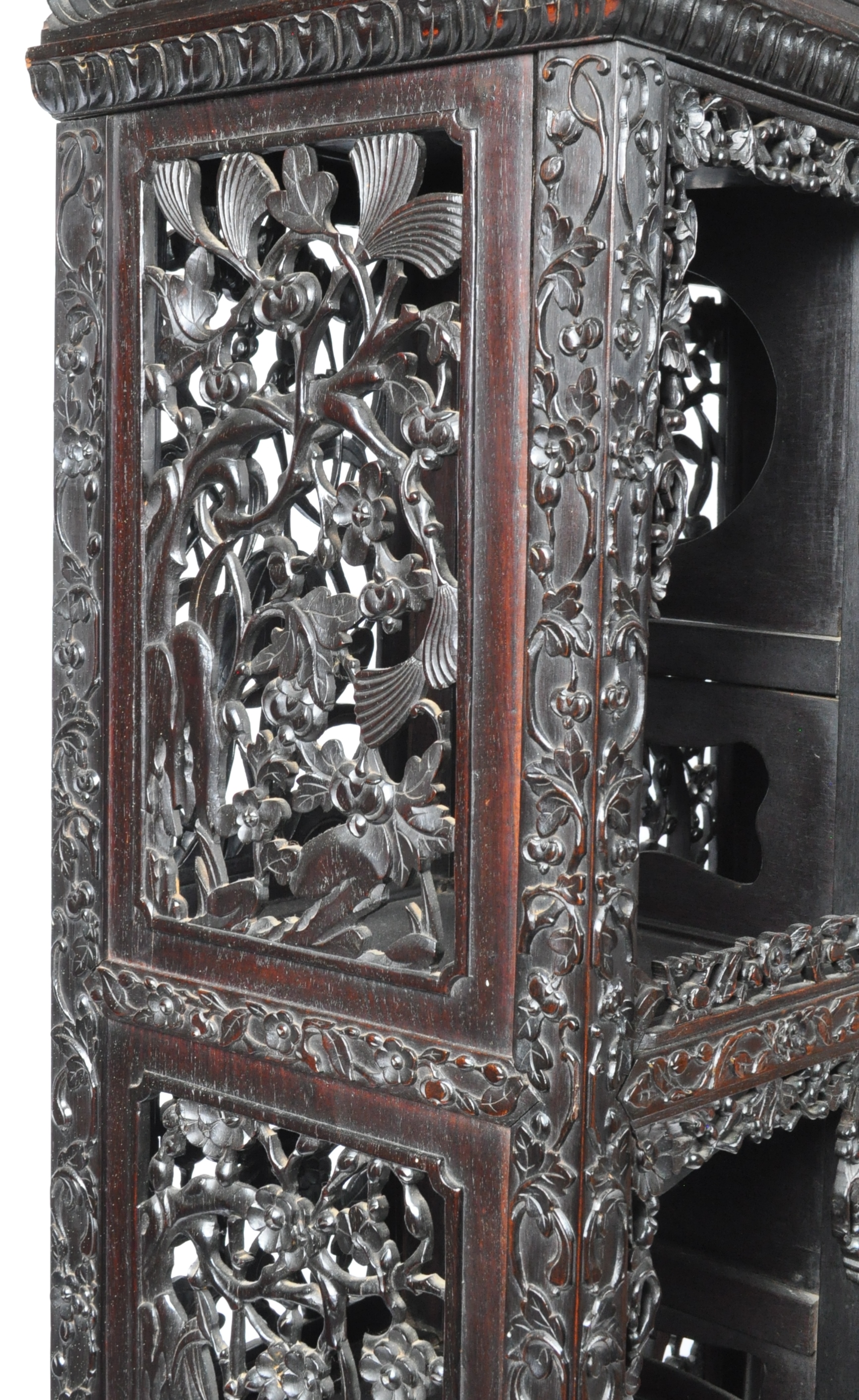 IMPRESSIVE 19TH CENTURY CHINESE CARVED HARDWOOD DISPLAY CABINET - Image 4 of 18