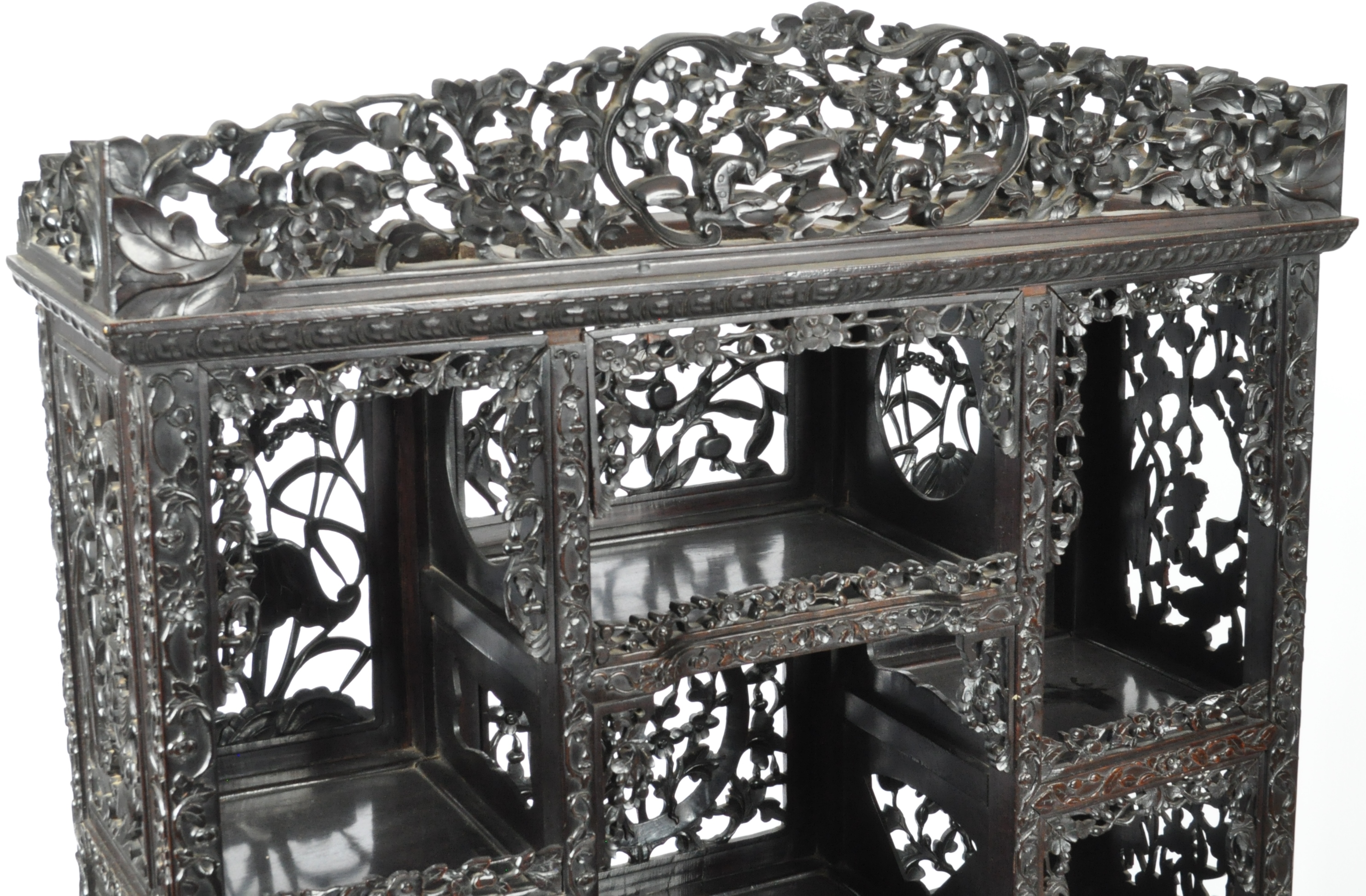 IMPRESSIVE 19TH CENTURY CHINESE CARVED HARDWOOD DISPLAY CABINET - Image 3 of 18