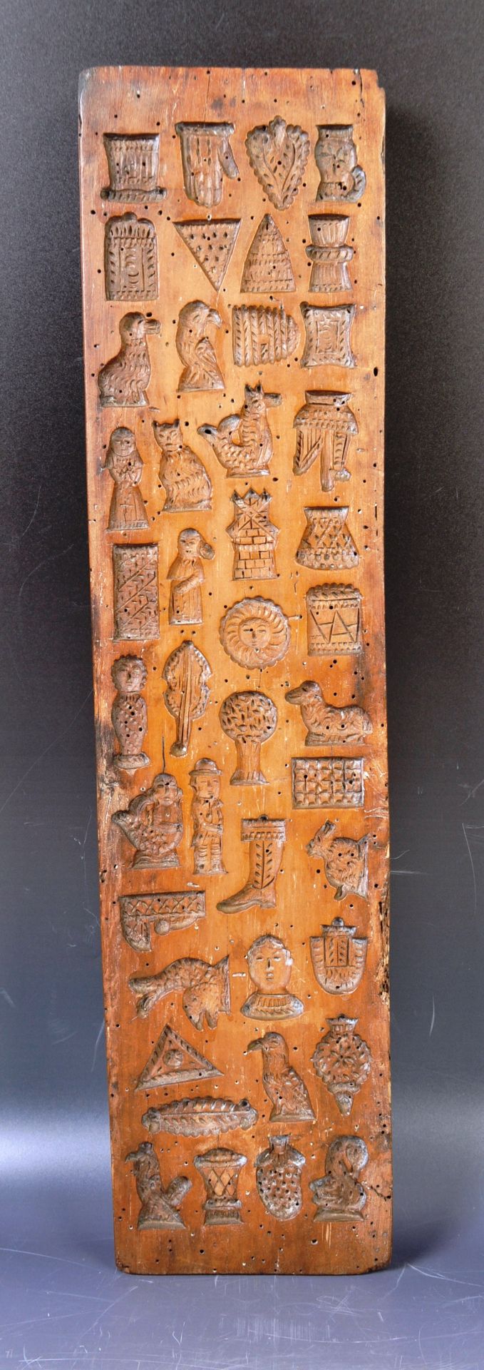 AN ANTIQUE 18TH CENTURY CARVED FRUITWOOD SWEET MOULD