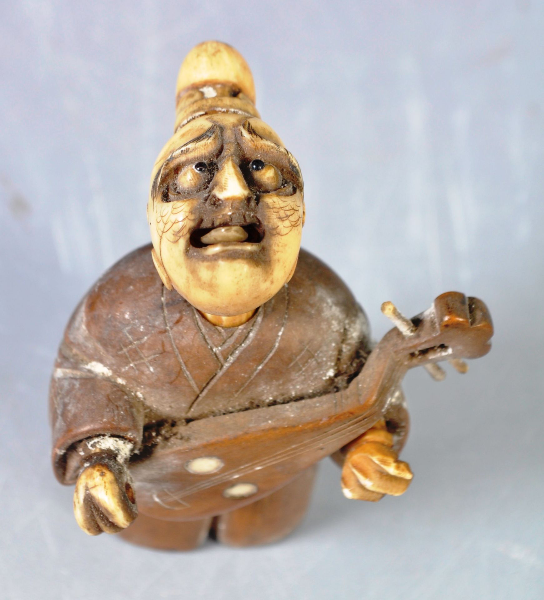 ANTIQUE JAPANESE MEIJI IVORY AND WOOD OKIMONO MUSICIAN FIGURE - Image 3 of 7