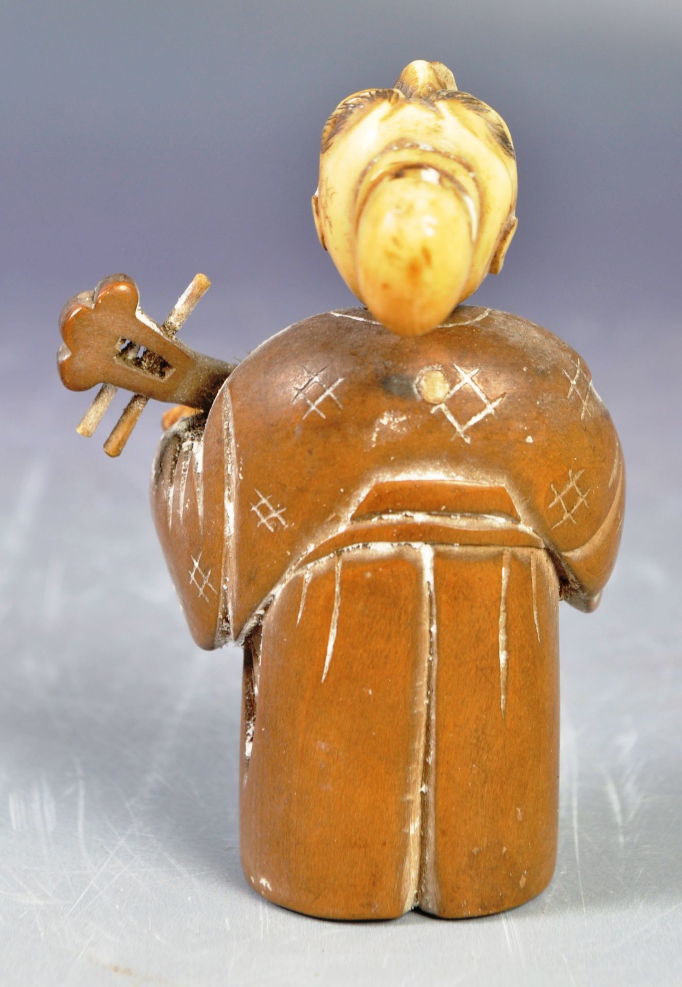 ANTIQUE JAPANESE MEIJI IVORY AND WOOD OKIMONO MUSICIAN FIGURE - Image 5 of 7