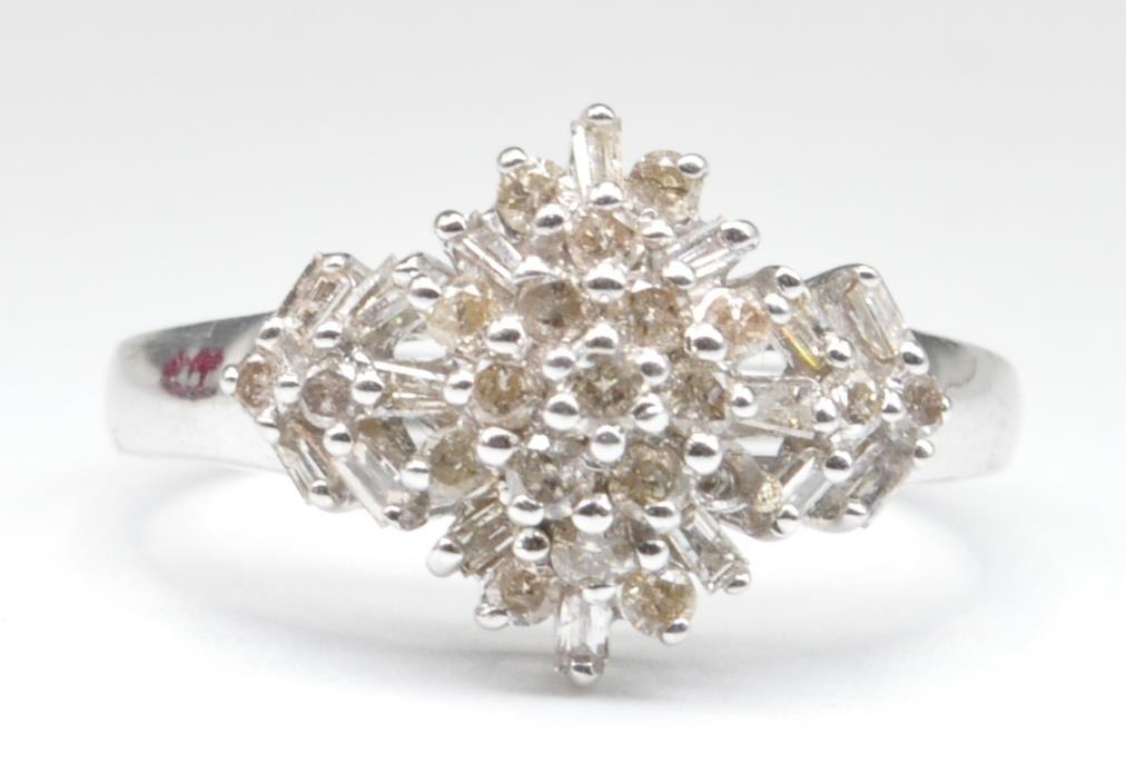 9CT WHITE GOLD AND DIAMOND CLUSTER RING - Image 2 of 7