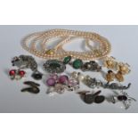 COLLECTION OF VINTAGE 20TH CENTURY COSTUME JEWELLLERY