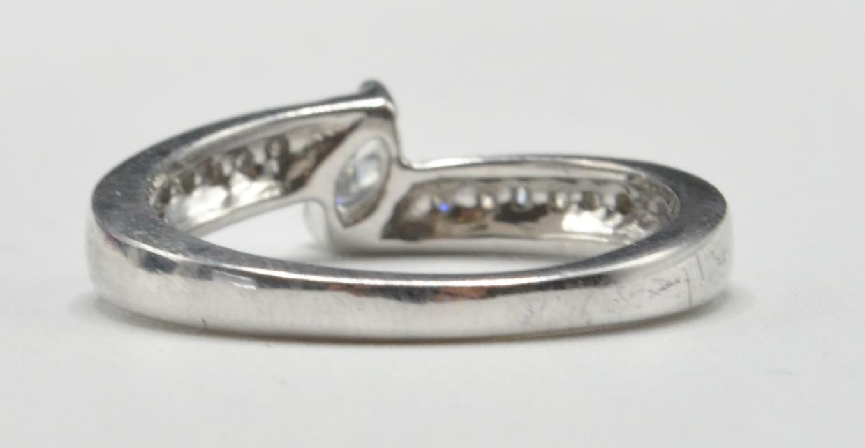 WHITE GOLD AND DIAMOND CROSSOVER RING - Image 6 of 8