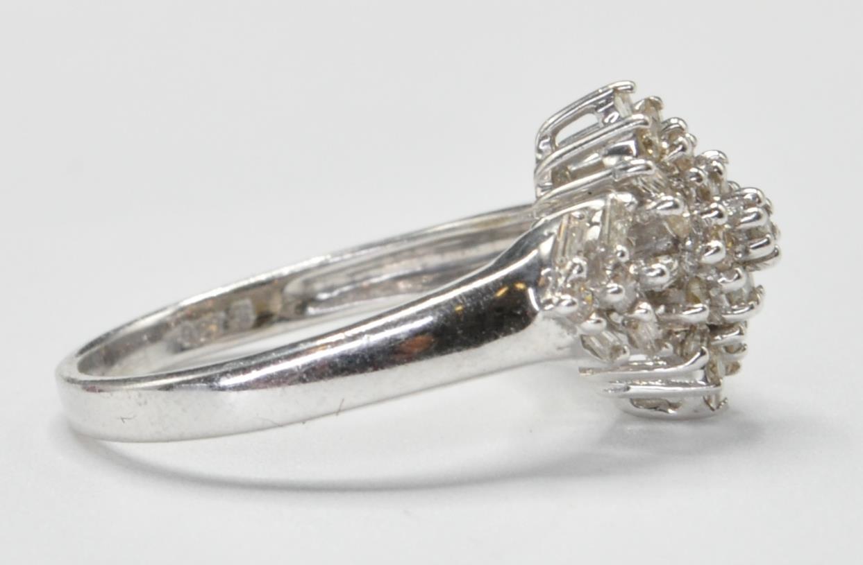 9CT WHITE GOLD AND DIAMOND CLUSTER RING - Image 5 of 7