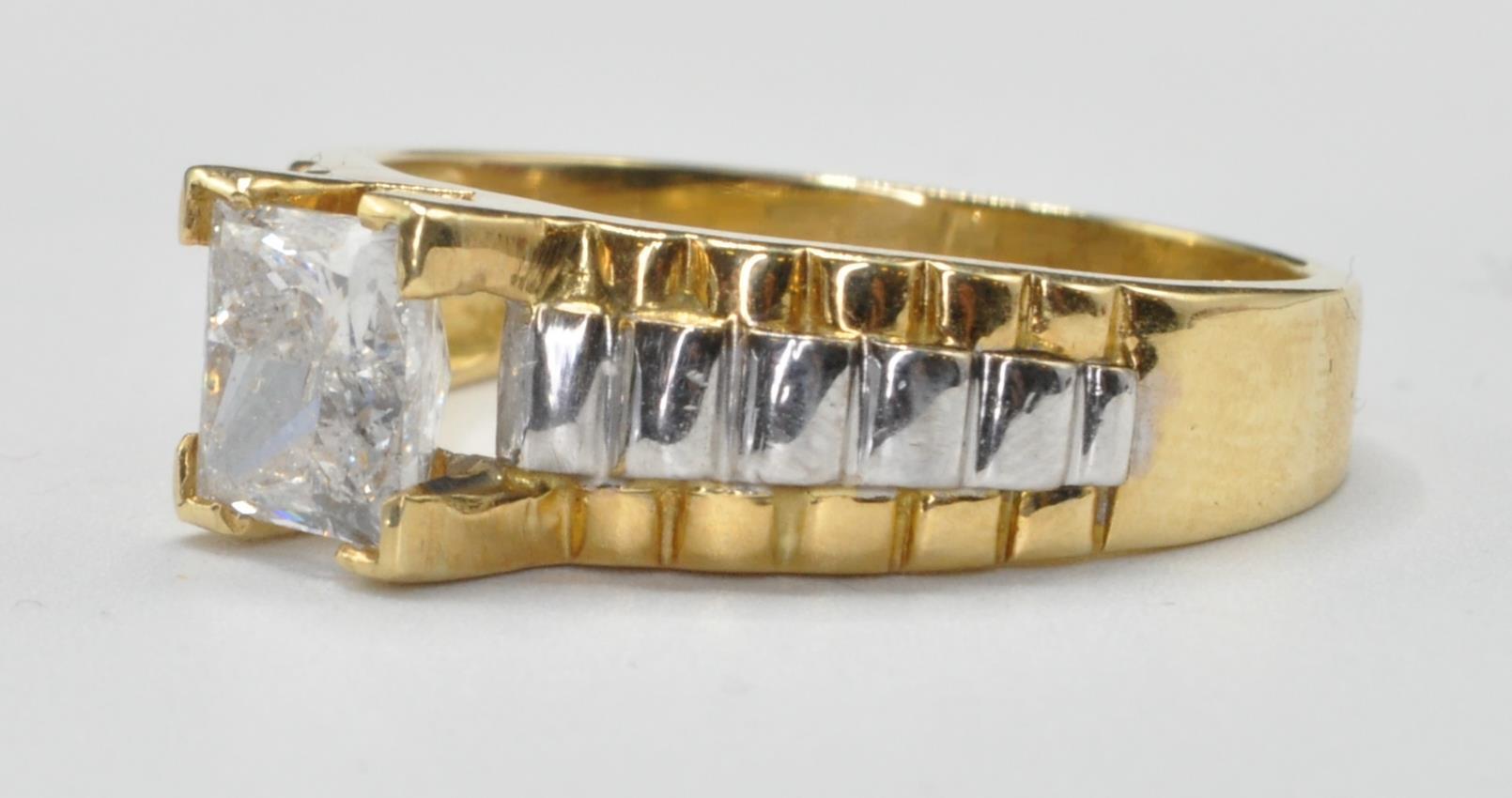 GENTLEMAN'S 18CT GOLD AND DIAMOND RING - Image 2 of 7