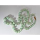 VINTAGE GREEN JADE BEADED NECKLACE