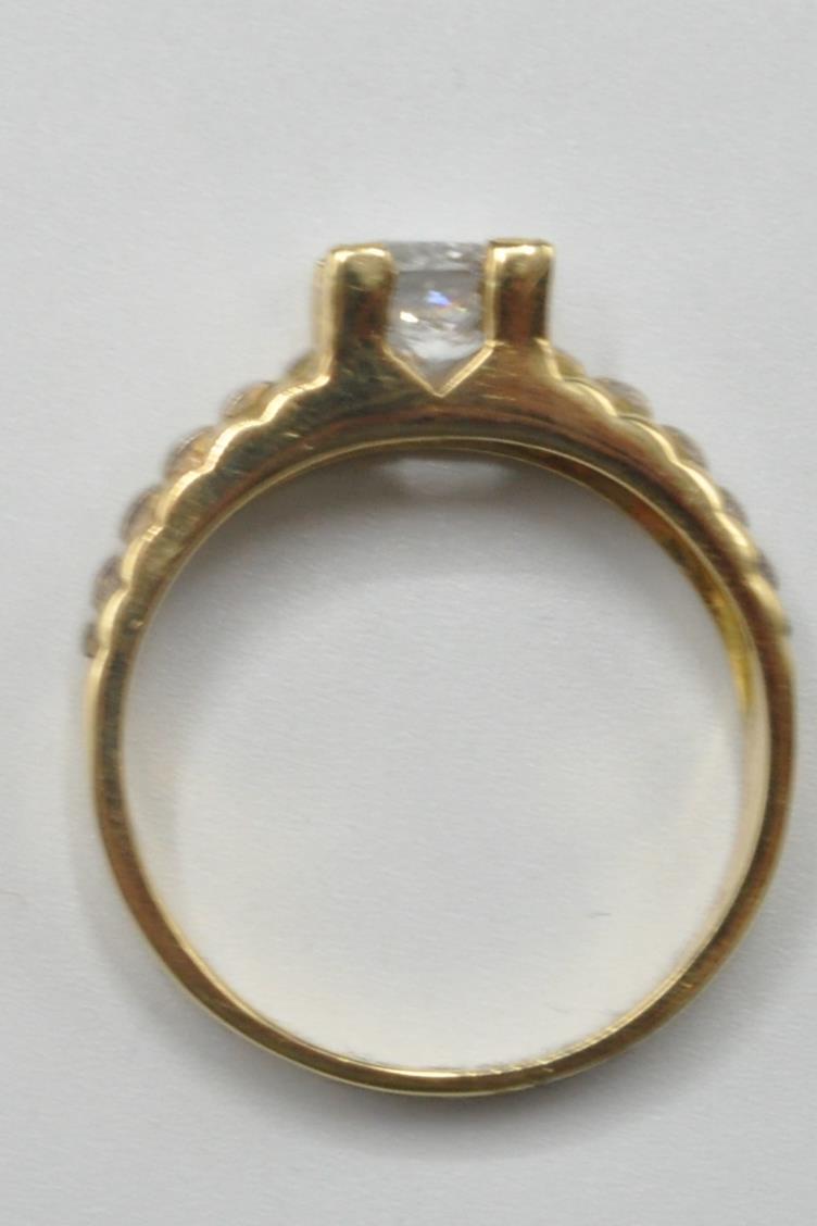 GENTLEMAN'S 18CT GOLD AND DIAMOND RING - Image 7 of 7