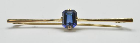 9CT GOLD AND SAPPHIRE BAR BROOCH CLIP