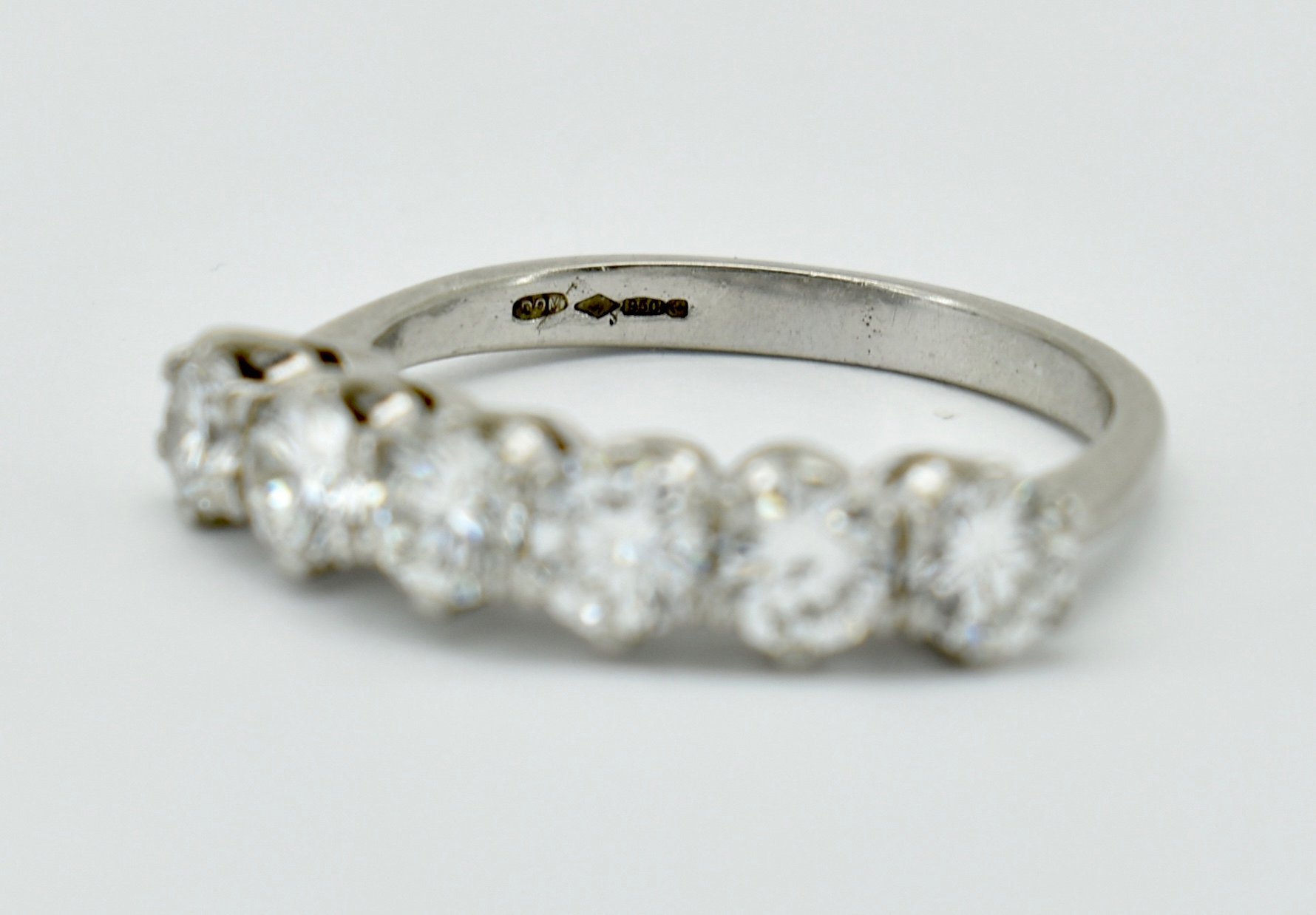 HALLMARKED PLATINUM AND DIAMOND FIVE STONE RING - Image 4 of 7