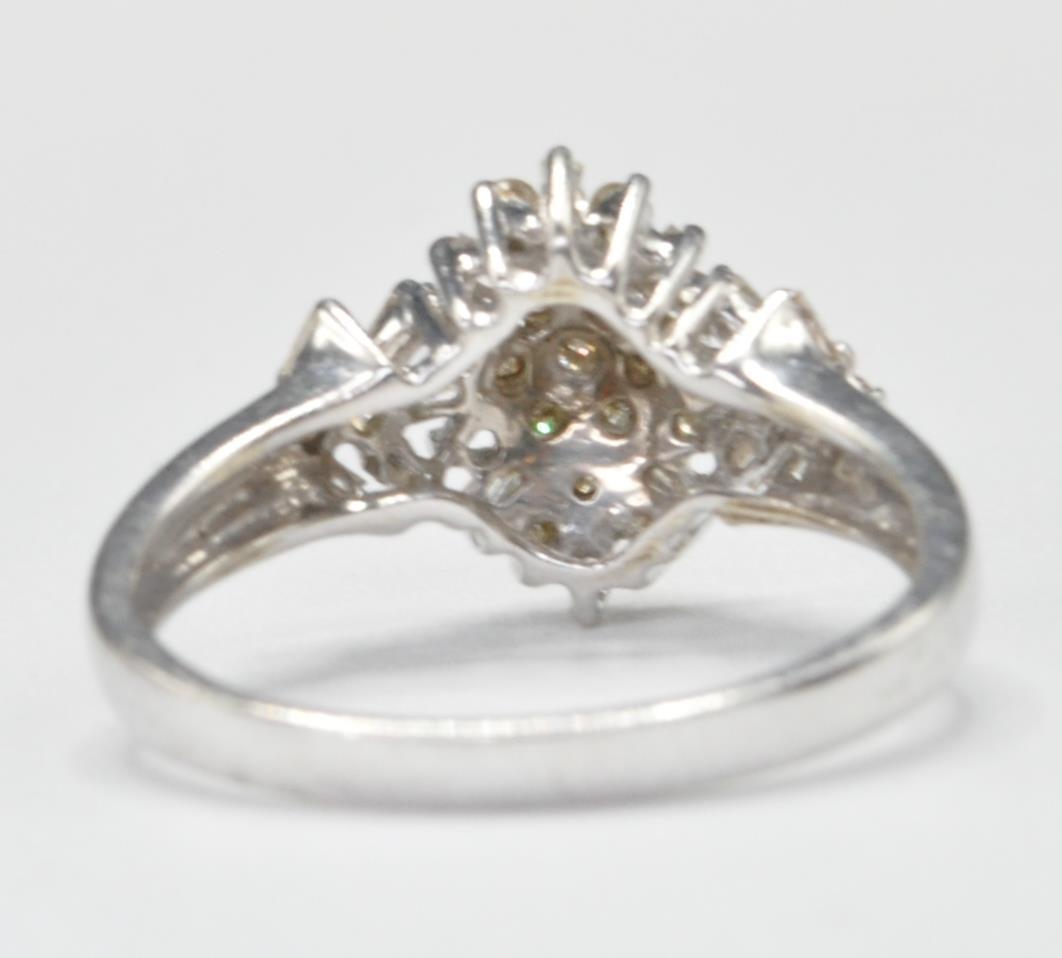 9CT WHITE GOLD AND DIAMOND CLUSTER RING - Image 4 of 7
