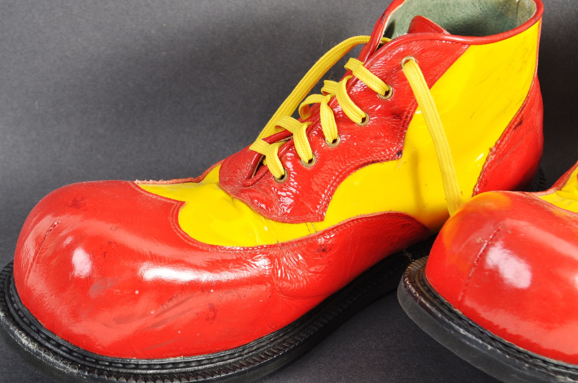 PAIR OF VINTAGE RED & YELLOW CLOWN SHOES - Image 2 of 5