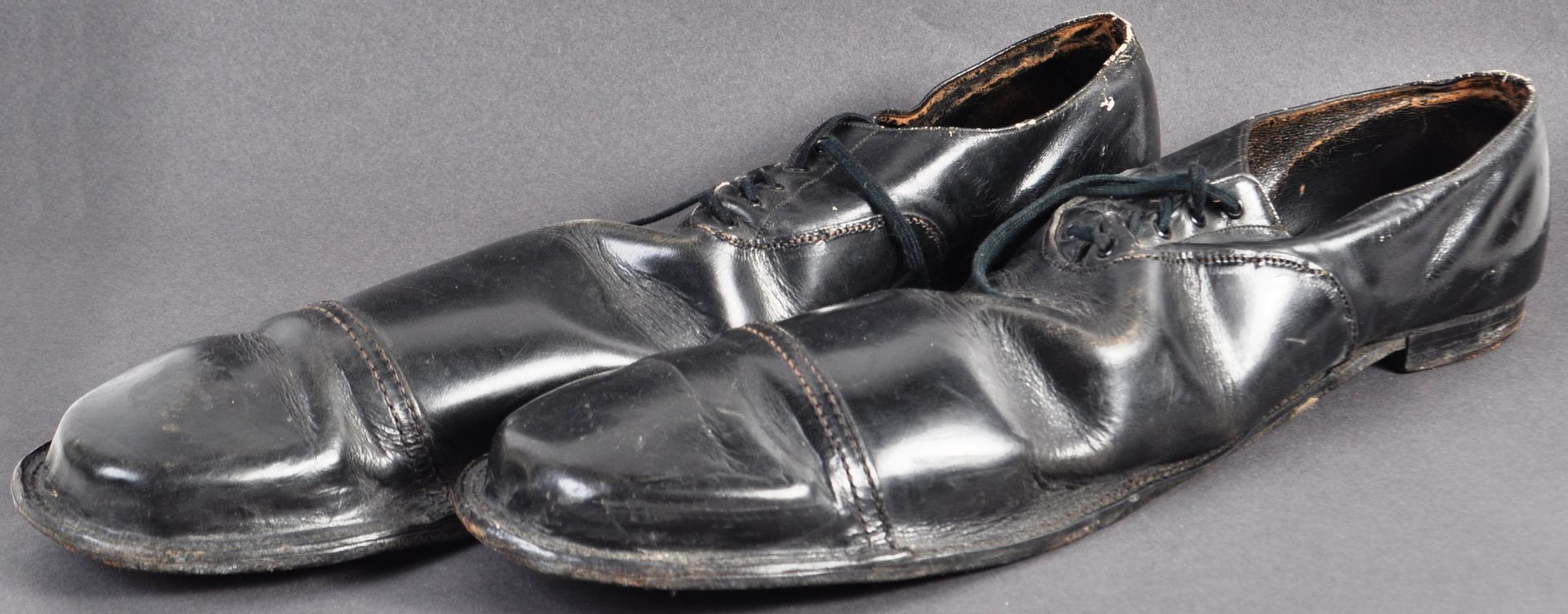 PAIR OF ANTIQUE LATE 19TH / EARLY 20TH CENTURY LEATHER CLOWN SHOES