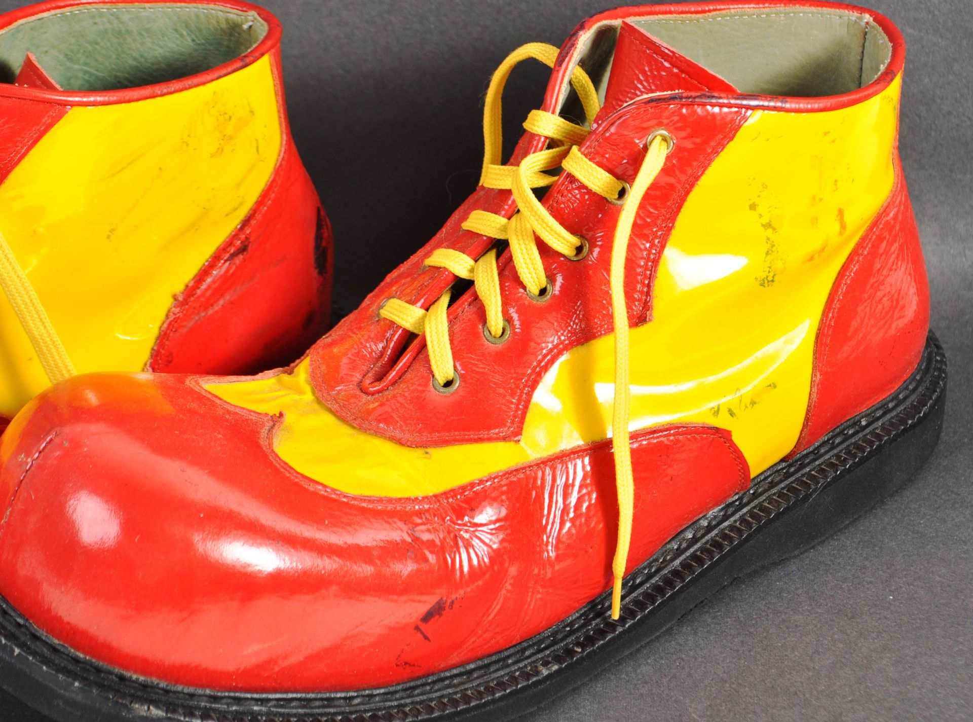 PAIR OF VINTAGE RED & YELLOW CLOWN SHOES - Image 3 of 5