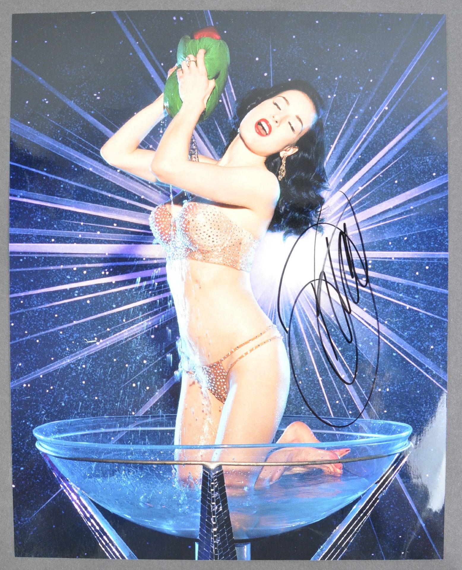 DITA VON TEESE - MODEL & BURLESQUE DANCER - AUTOGRAPHED 11X14 PHOTO