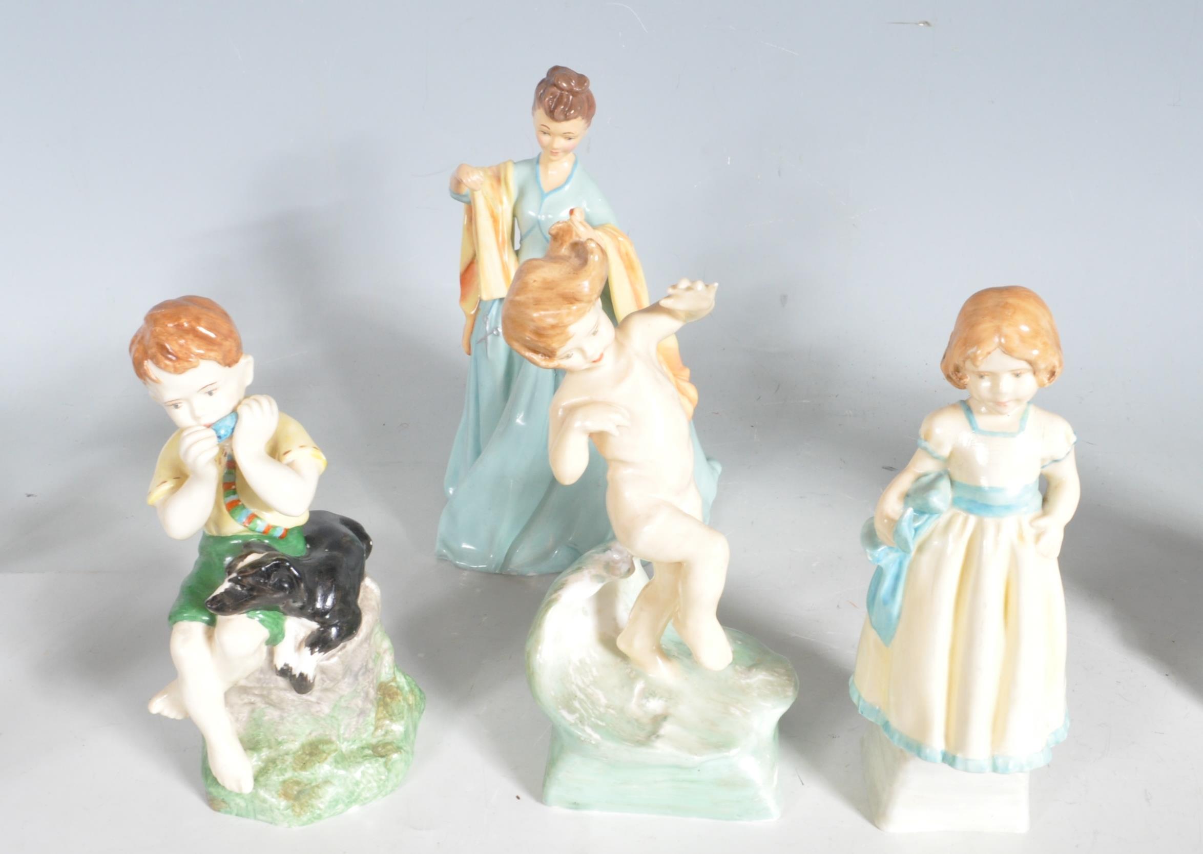 GROUP OF UNMARKED CERAMIC FIGURINES - Image 4 of 8