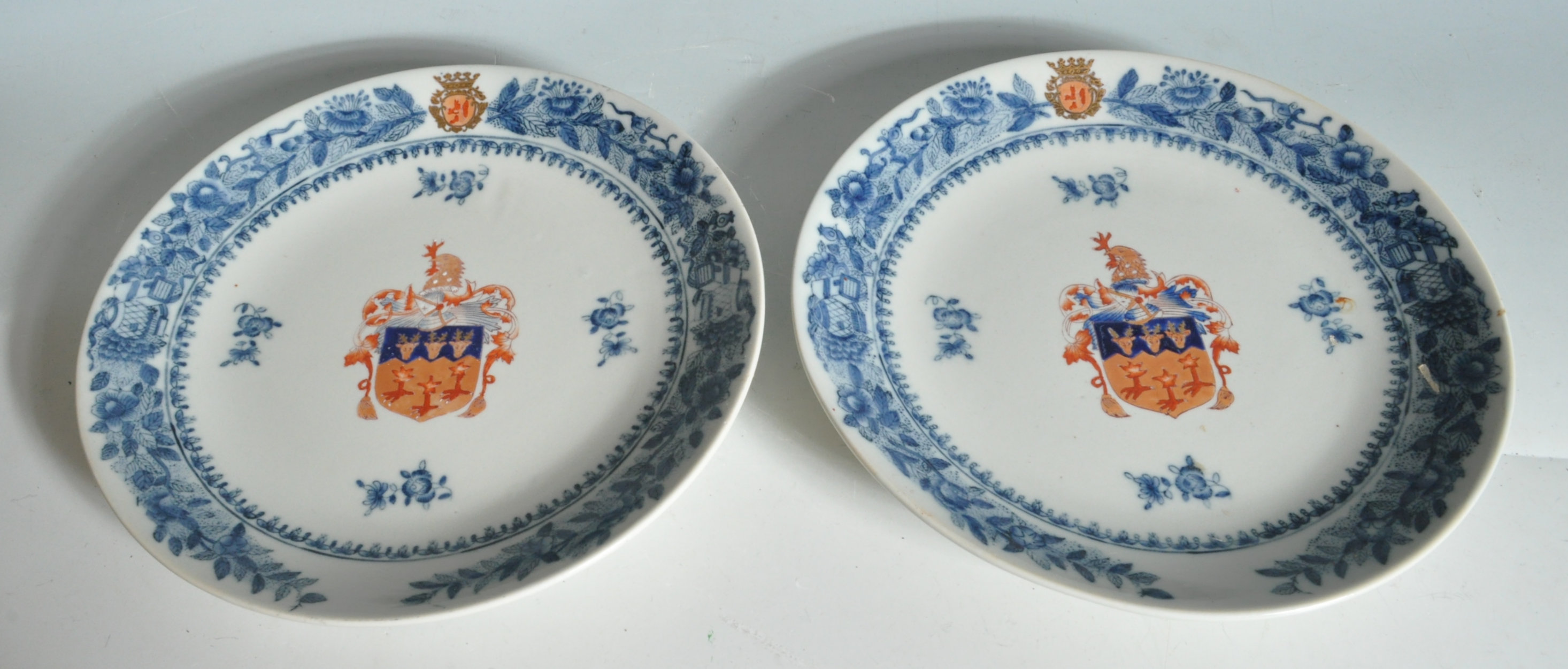 PAIR OF 20TH CENTURY CHINESE BLUE AND WHITE PLATES