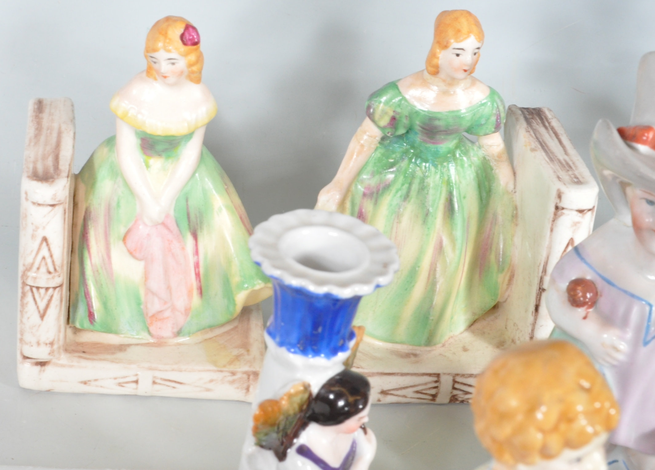 LARGE COLLECTION OF VINTAGE CERMARIC FIGURINES - Image 4 of 7