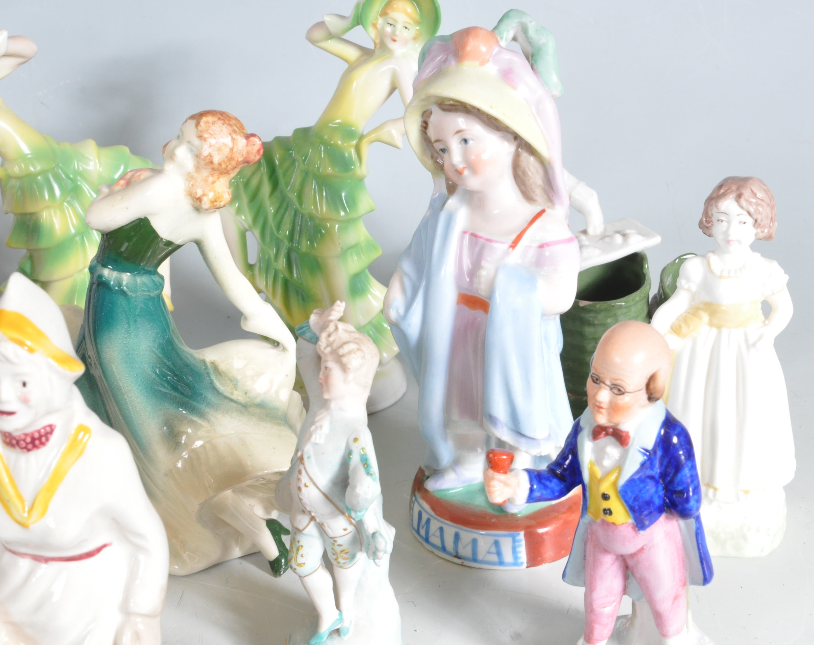 LARGE COLLECTION OF VINTAGE CERMARIC FIGURINES - Image 5 of 7