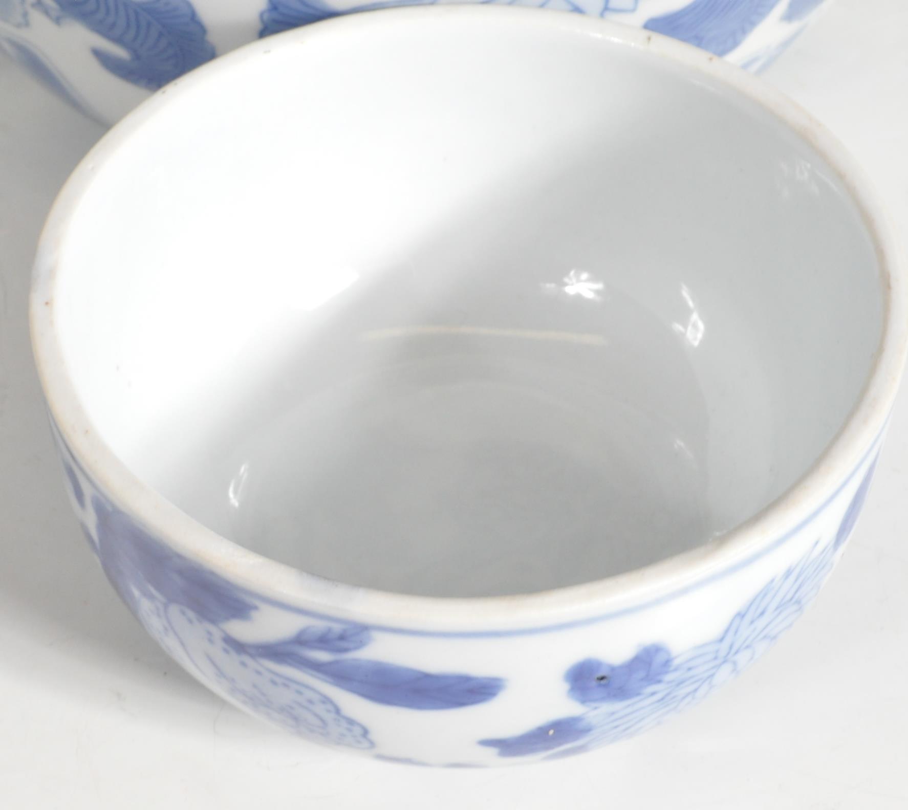 LARGE CHINESE 20TH CENTURY CERMAIC CHINESE BLUE AND WHITE GINGER JAR - Image 8 of 10