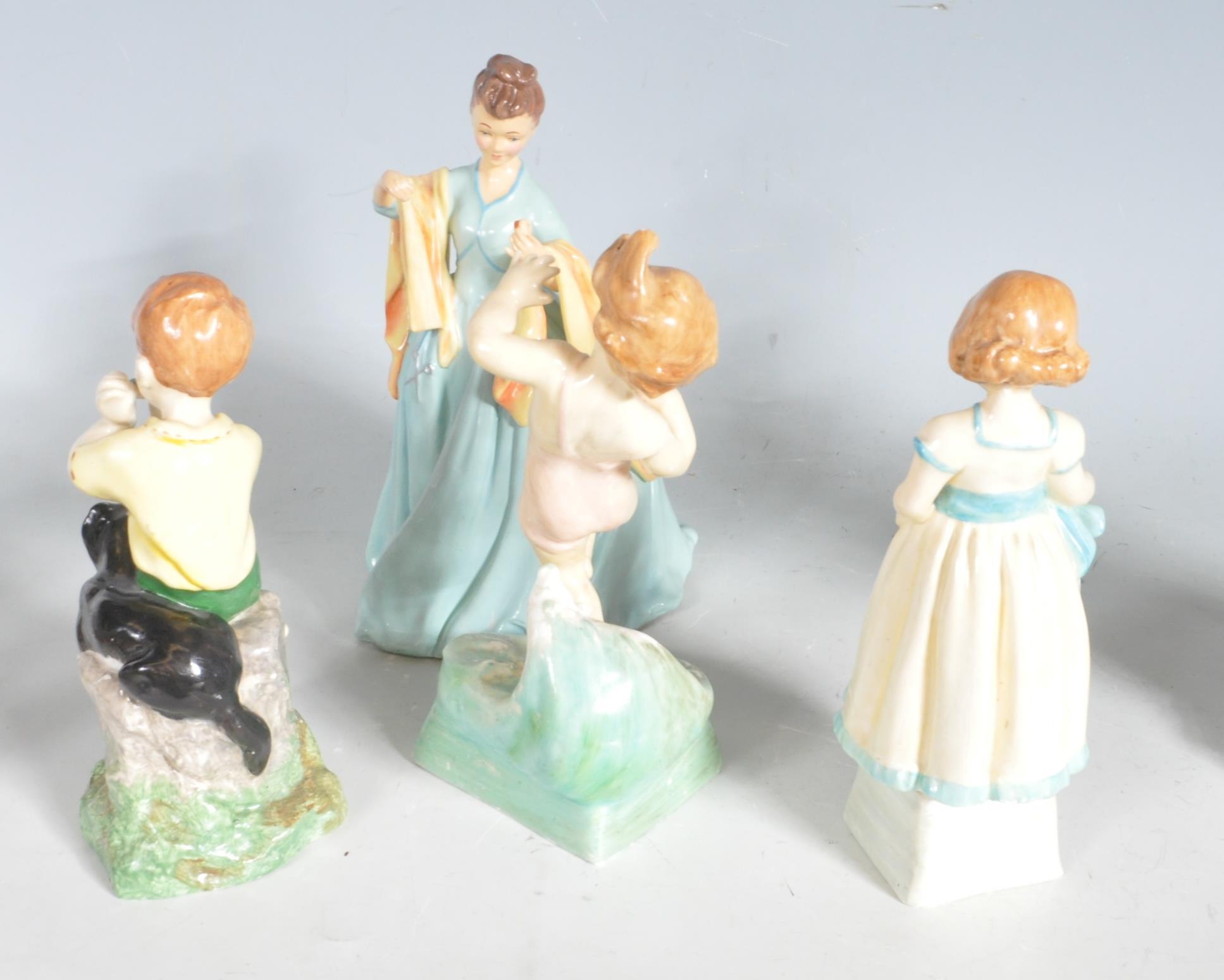 GROUP OF UNMARKED CERAMIC FIGURINES - Image 5 of 8