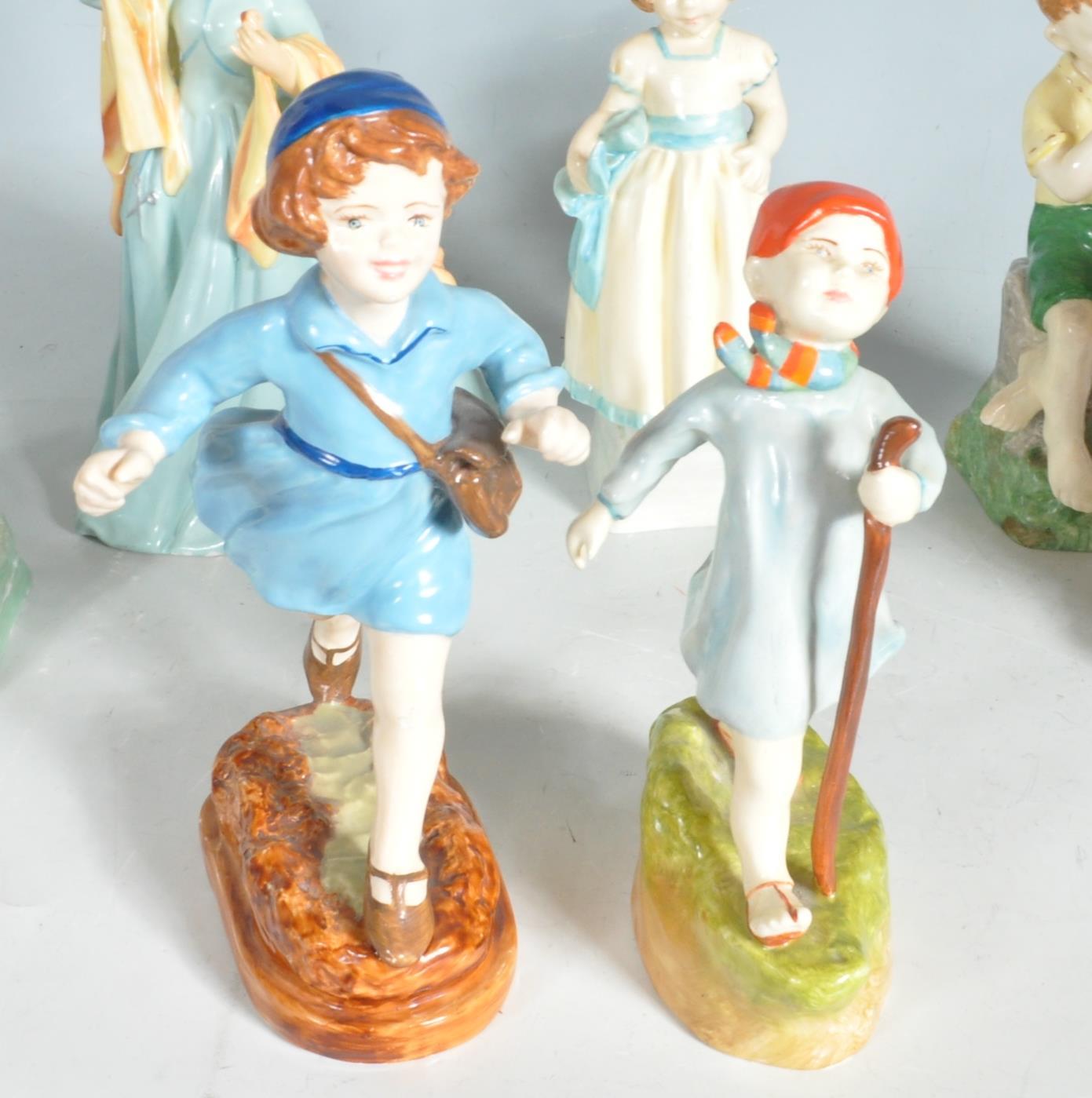 GROUP OF UNMARKED CERAMIC FIGURINES - Image 2 of 8