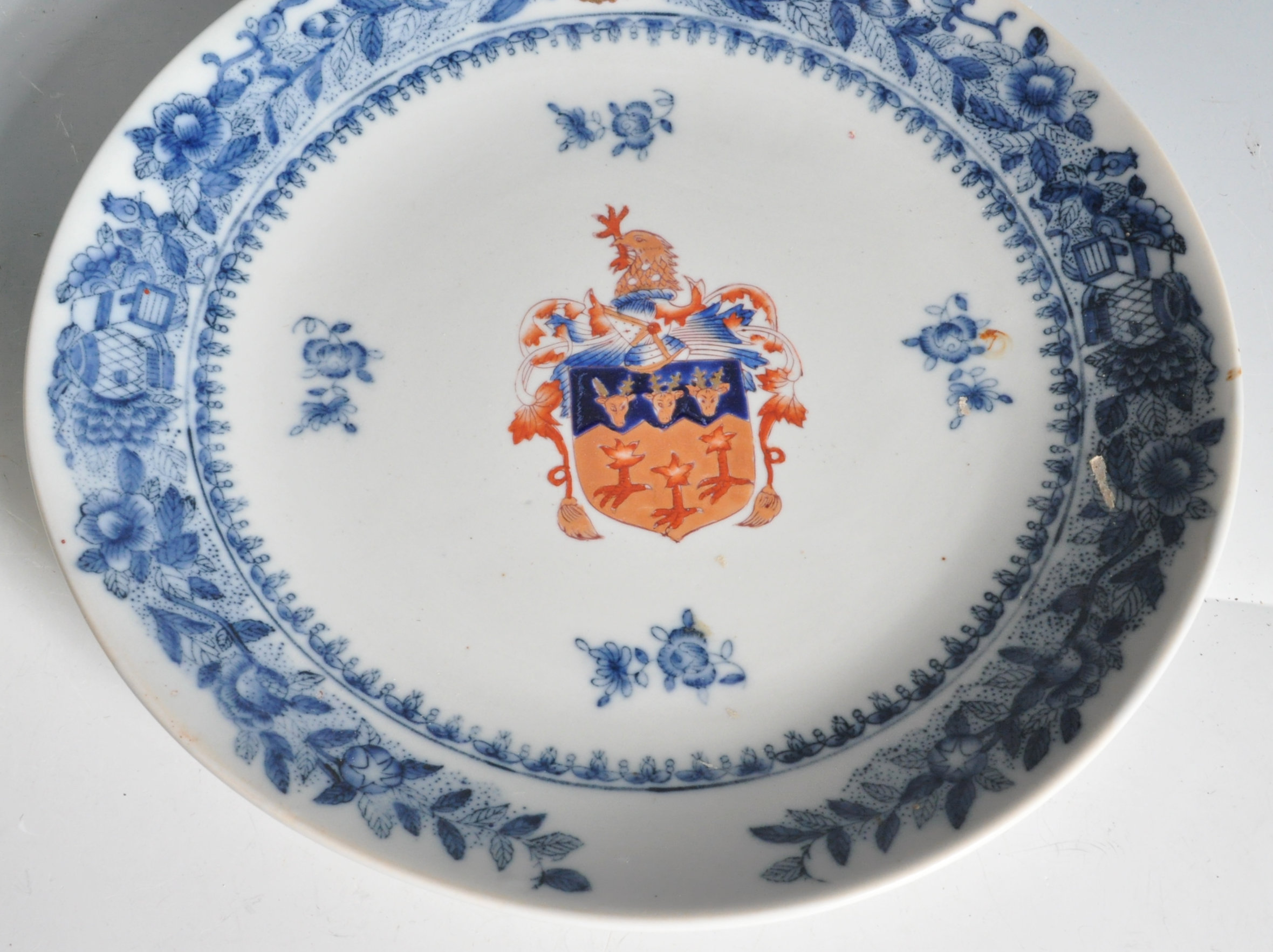 PAIR OF 20TH CENTURY CHINESE BLUE AND WHITE PLATES - Image 5 of 10