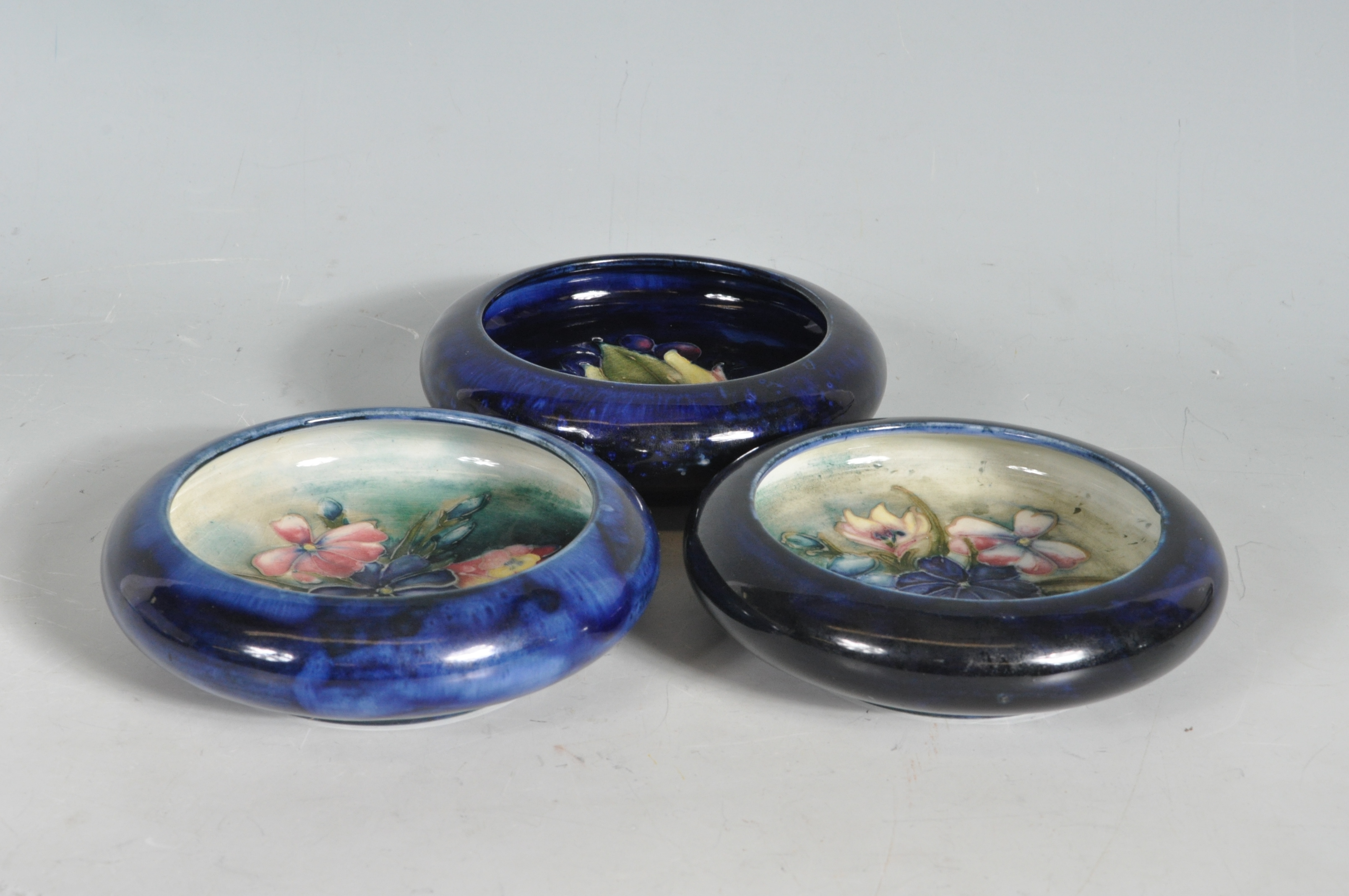 COLLECTION OF FOUR MOORCROFT DISHES - Image 4 of 6