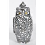 20TH CENTURY WHITE METAL SOVEREIGN CASE IN THE FORM OF AN OWL.