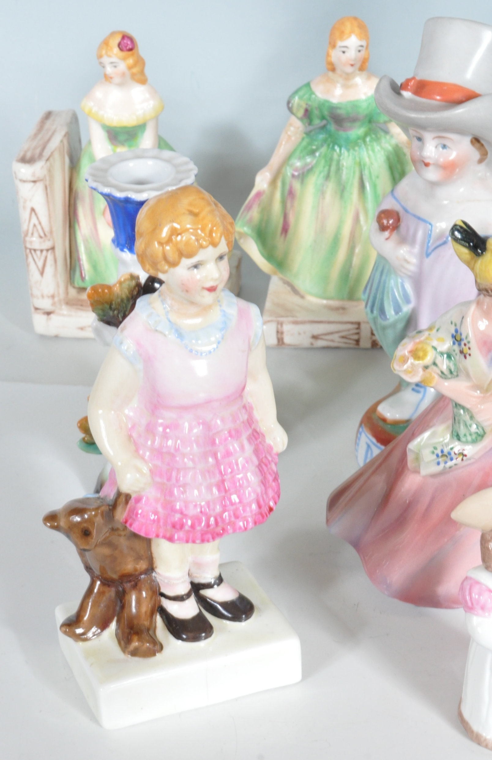 LARGE COLLECTION OF VINTAGE CERMARIC FIGURINES - Image 7 of 7