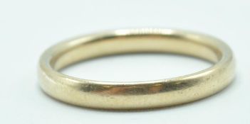 9CT GOLD WEDDING BAND RING TOTAL WEIGHT 2.38G.