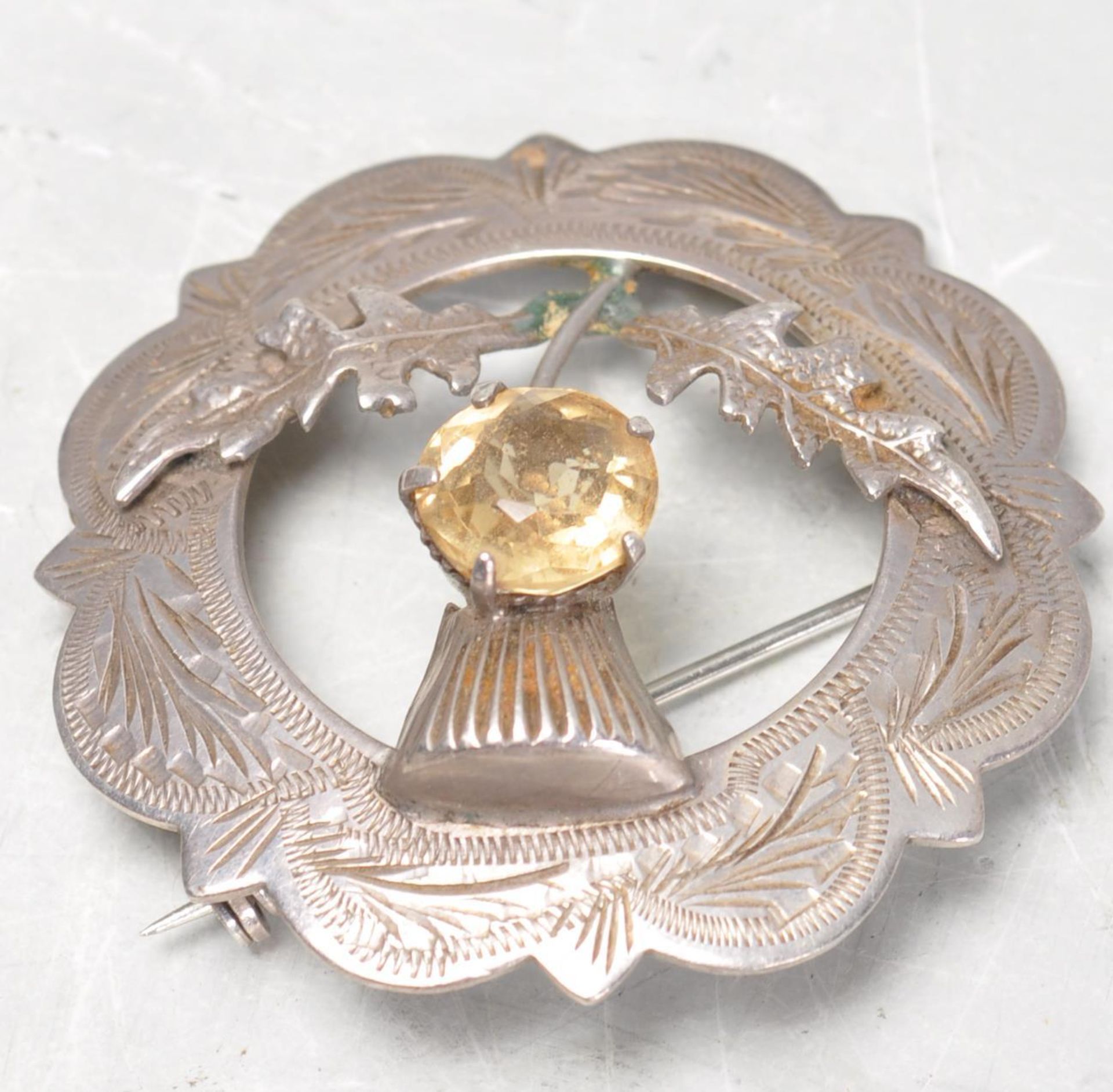 GROUP OF VINTAGE SILVER JEWELLERY AND ACCESSORIES - Image 5 of 7