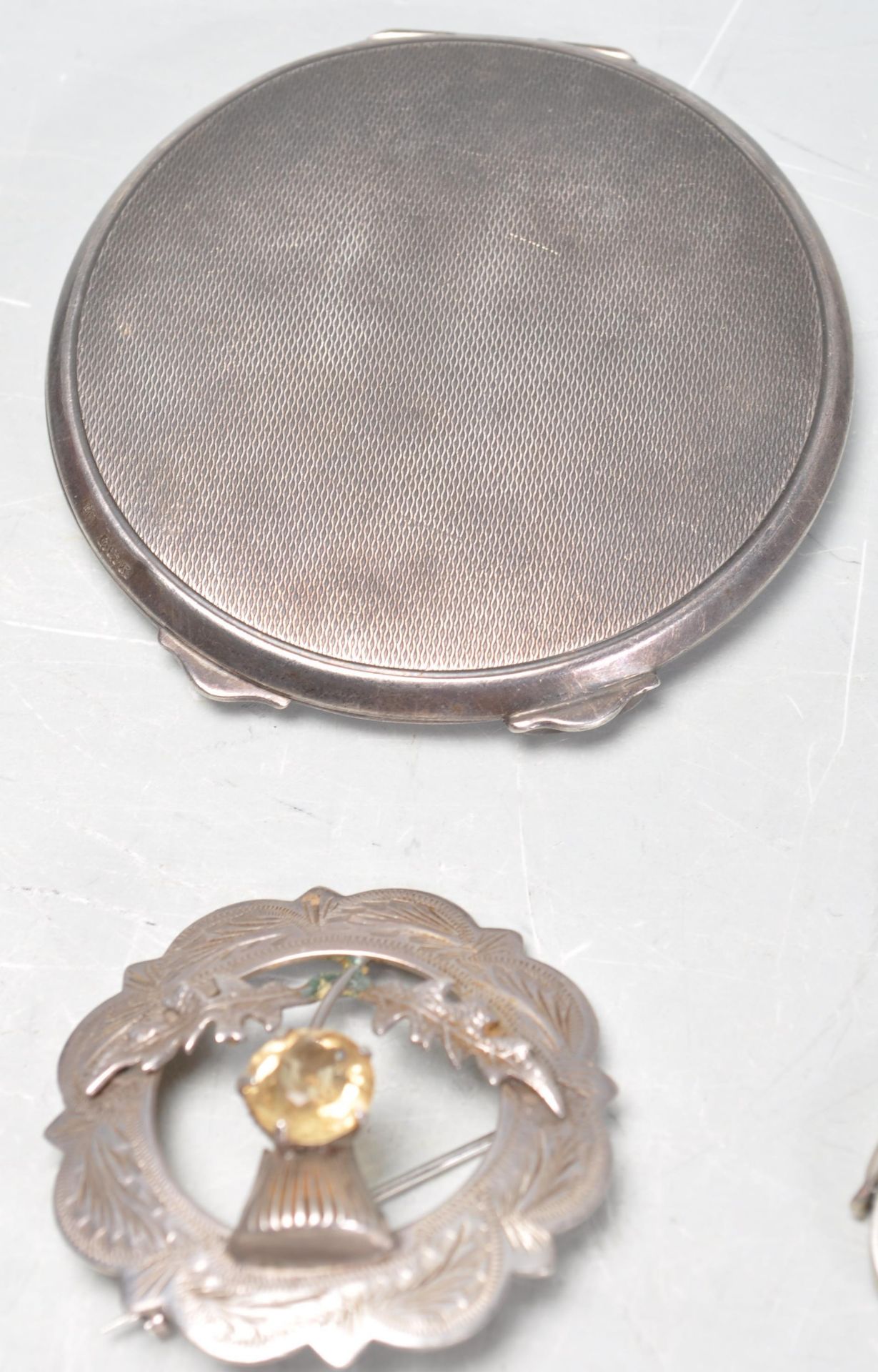 GROUP OF VINTAGE SILVER JEWELLERY AND ACCESSORIES - Image 4 of 7
