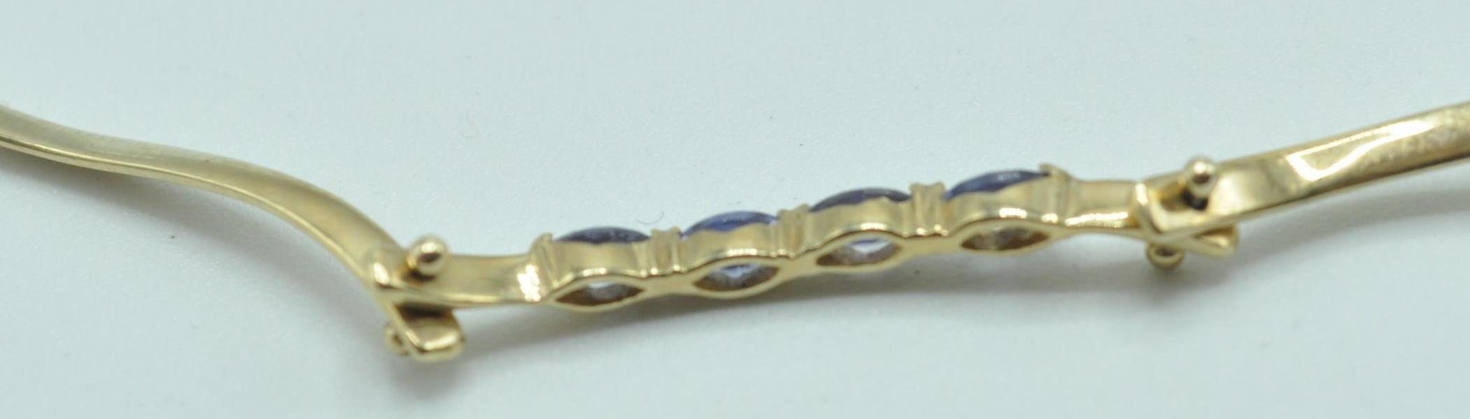 9CT GOLD AND BLUE STONE SPACER BRACELET - Image 3 of 6