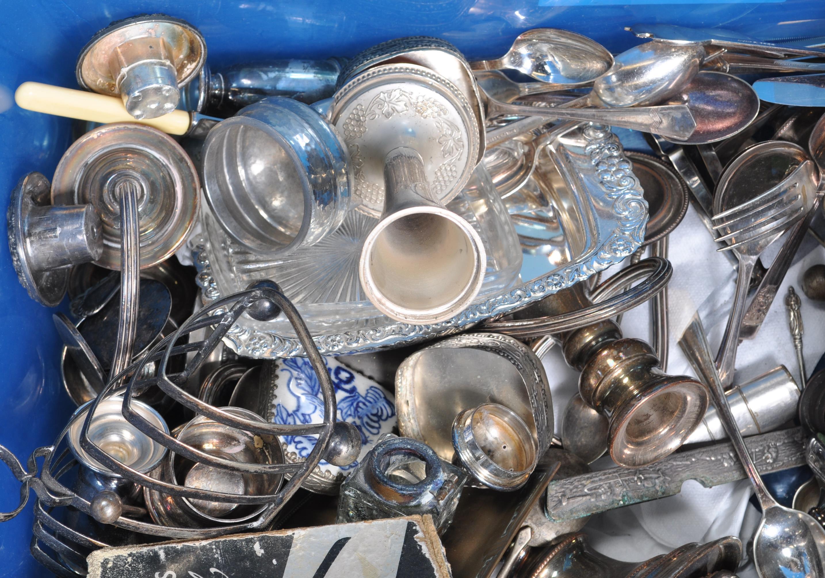 LARGE COLLECTION OF 20TH CENTURY SILVER PLATED TABLE WARE - Image 11 of 12