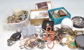 GROUP OF VINTAGE COSTUME JEWELLERY