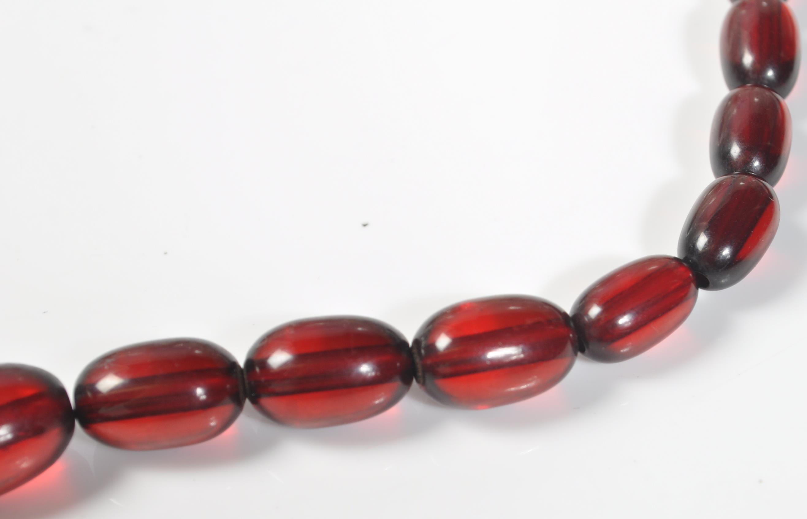 VINTAGE CHERRY BAKELITE BEADED NECKLACE - Image 5 of 7