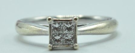 STAMPED 9CT WHITE GOLD AND DIAMOND RING.