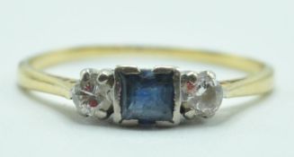 18CT GOLD DIAMOND AND SAPPHIRE RING