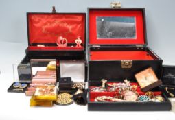 COLLECTION OF VINATGE 20TH CENTURY COSTUME JEWELLERY