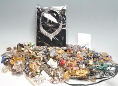 COLLECTION OF VINTAGE COSTUME JEWELLERY