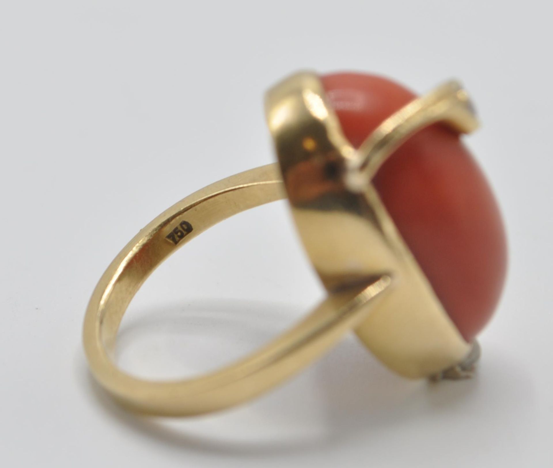18CT GOLD CORAL AND DIAMOND COCKTAIL RING - Image 7 of 7