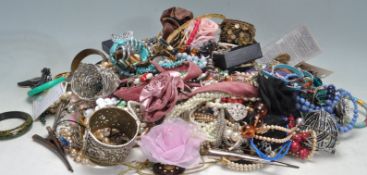 COLLECTION OF VINTAGE COSTUME JEWELLERY