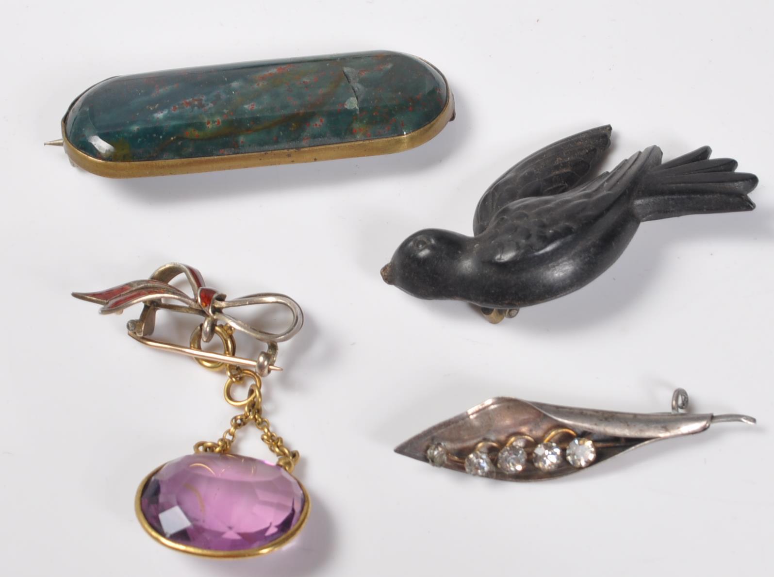 GROUP OF ANTIQUE & 20TH CENTURY BROOCHES